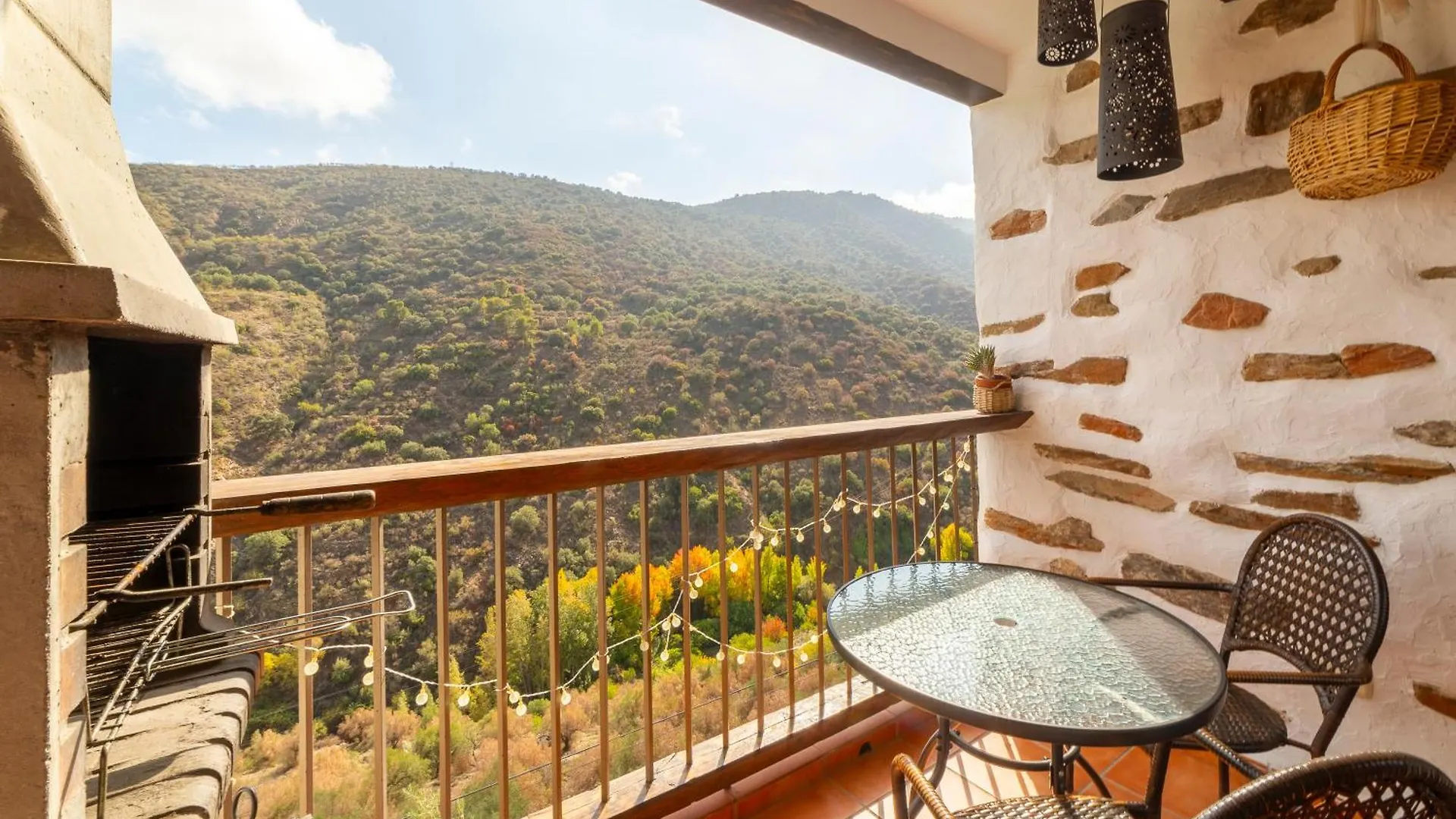 La Casa Al Reves Villa Laroya Spain