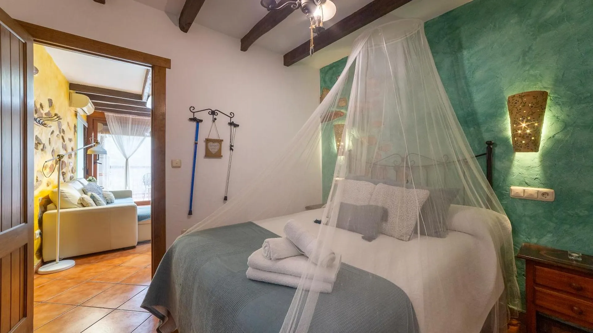 La Casa Al Reves Villa Laroya Holiday home