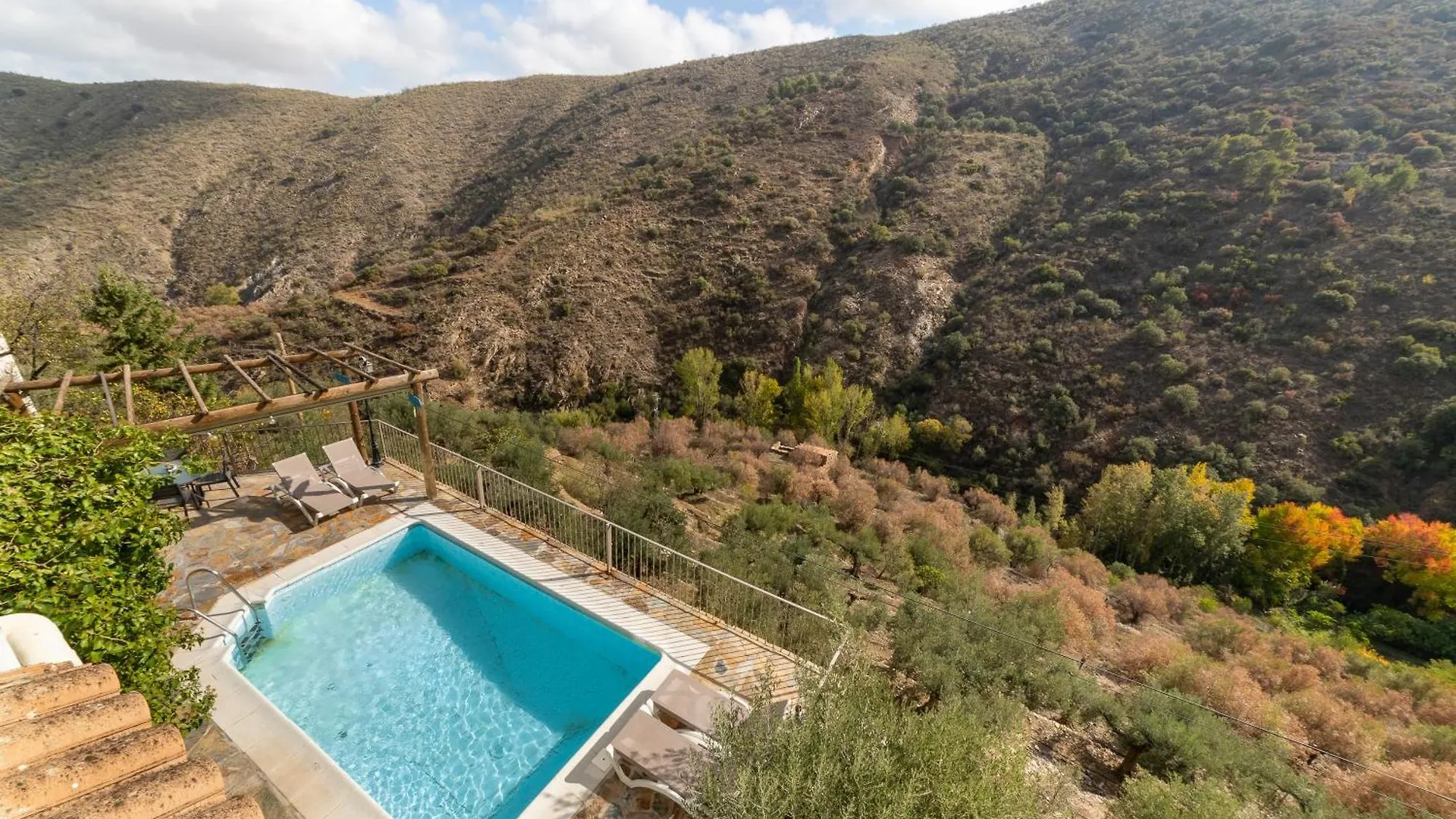 La Casa Al Reves Villa Laroya 0*,  Spain