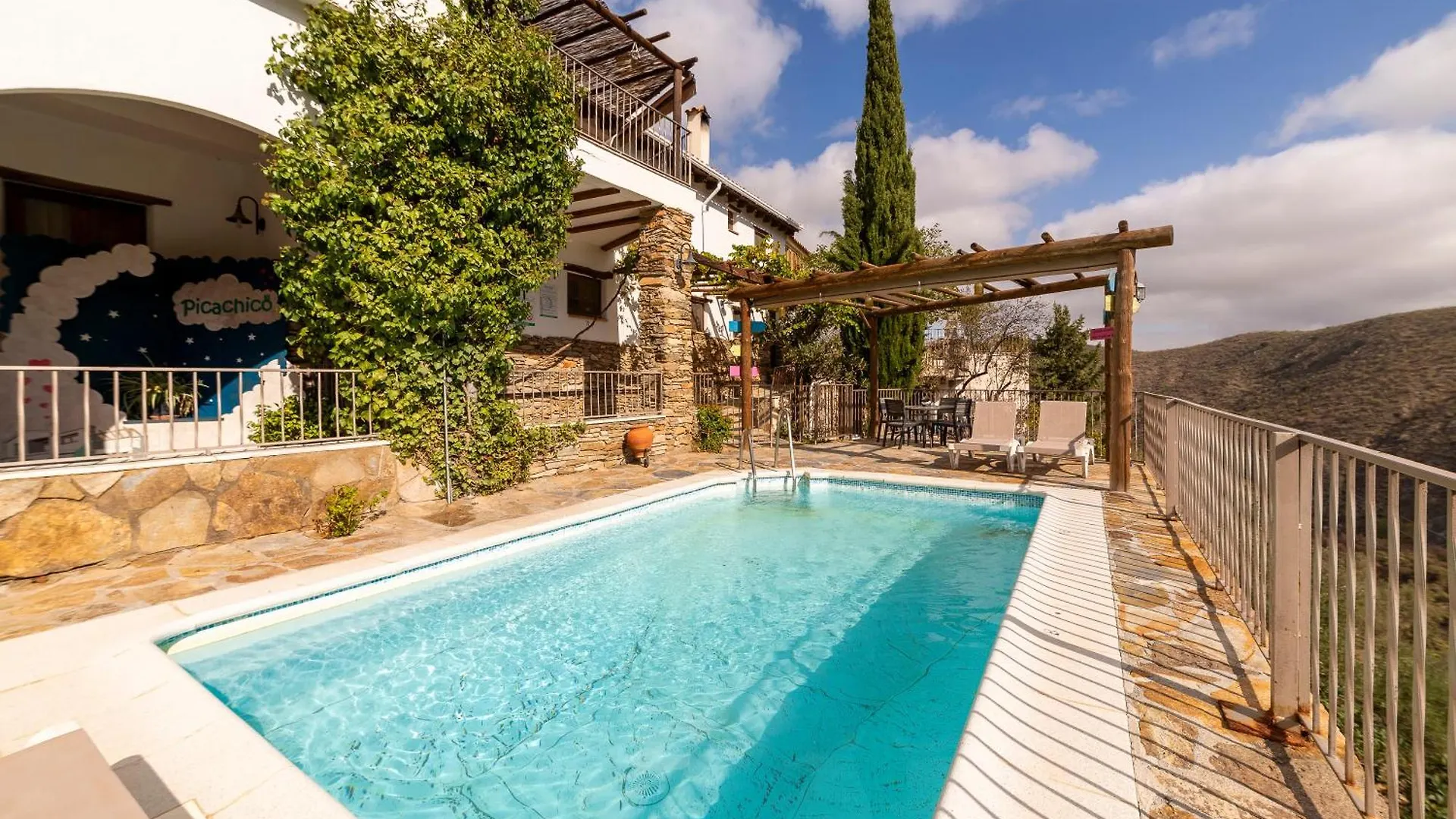 La Casa Al Reves Villa Laroya