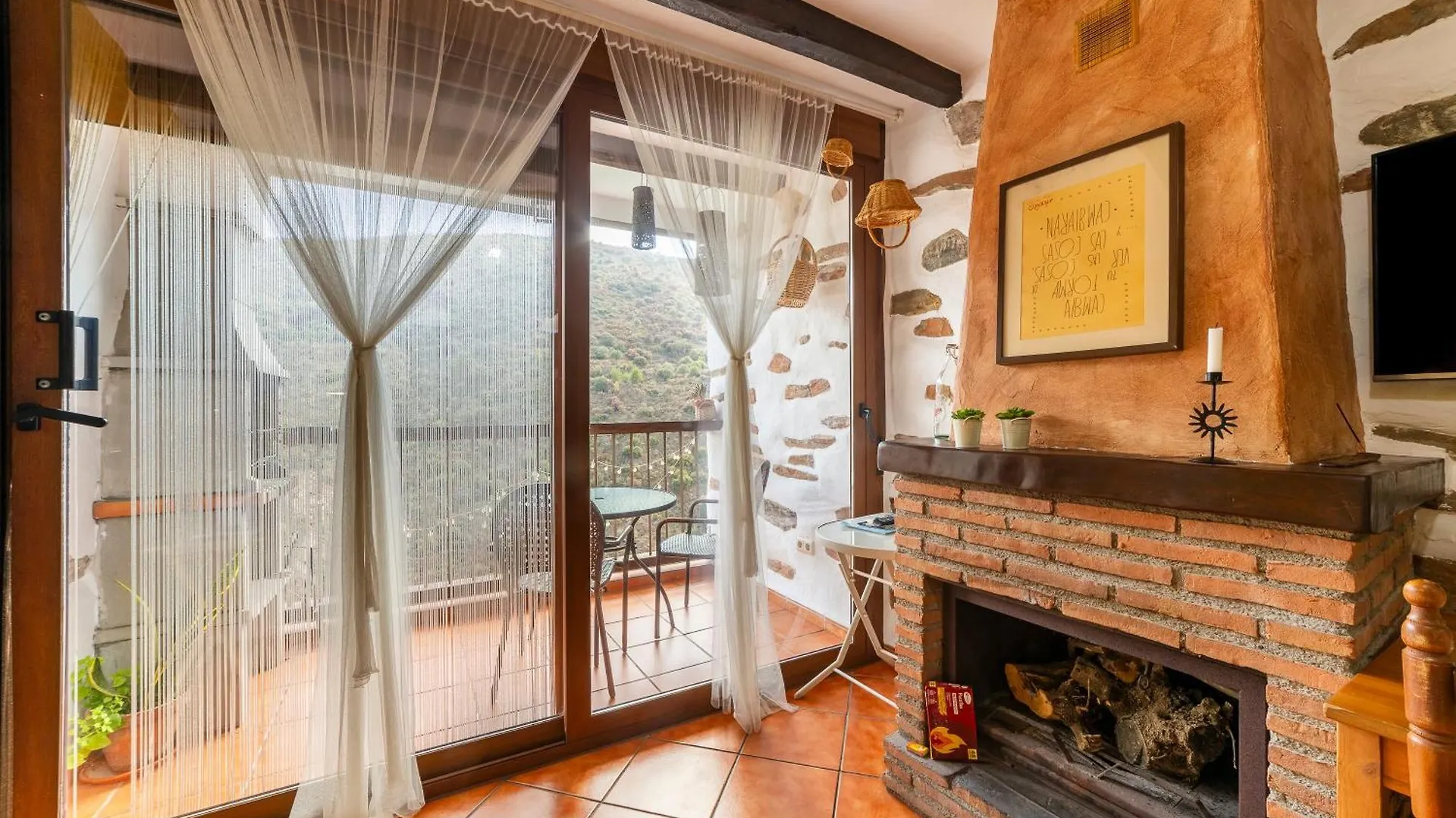 La Casa Al Reves Villa Laroya 0*,