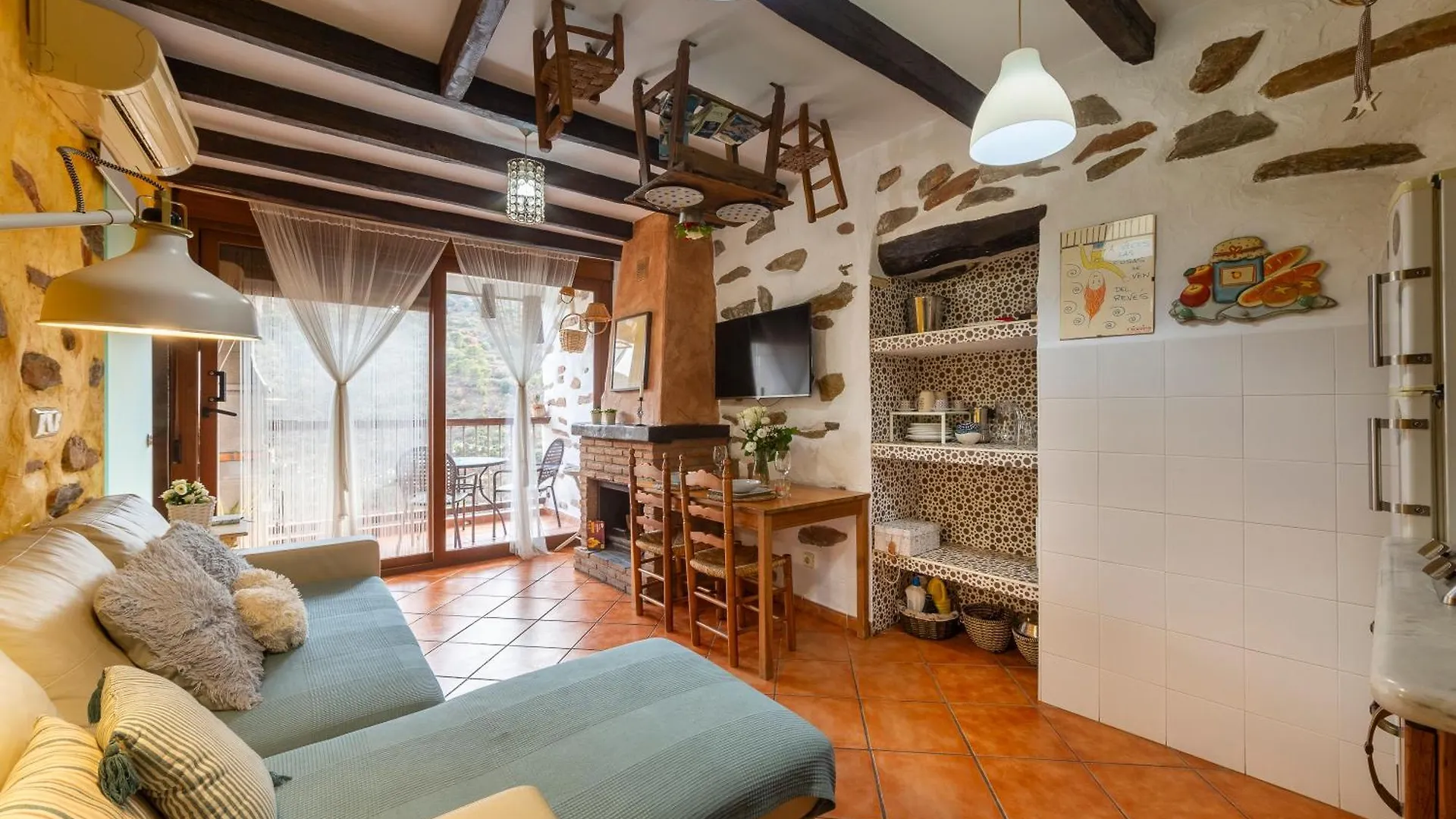 La Casa Al Reves Villa Laroya Holiday home