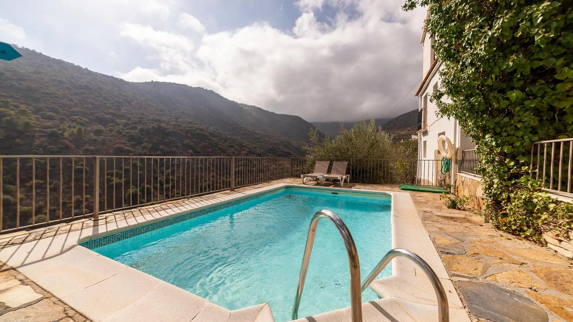 La Casa Al Reves Villa Laroya Holiday home