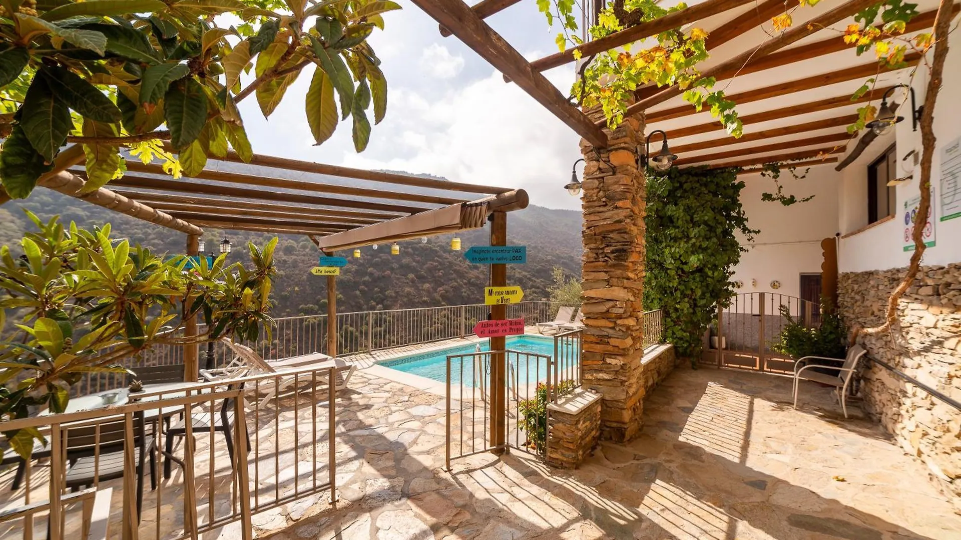La Casa Al Reves Villa Laroya