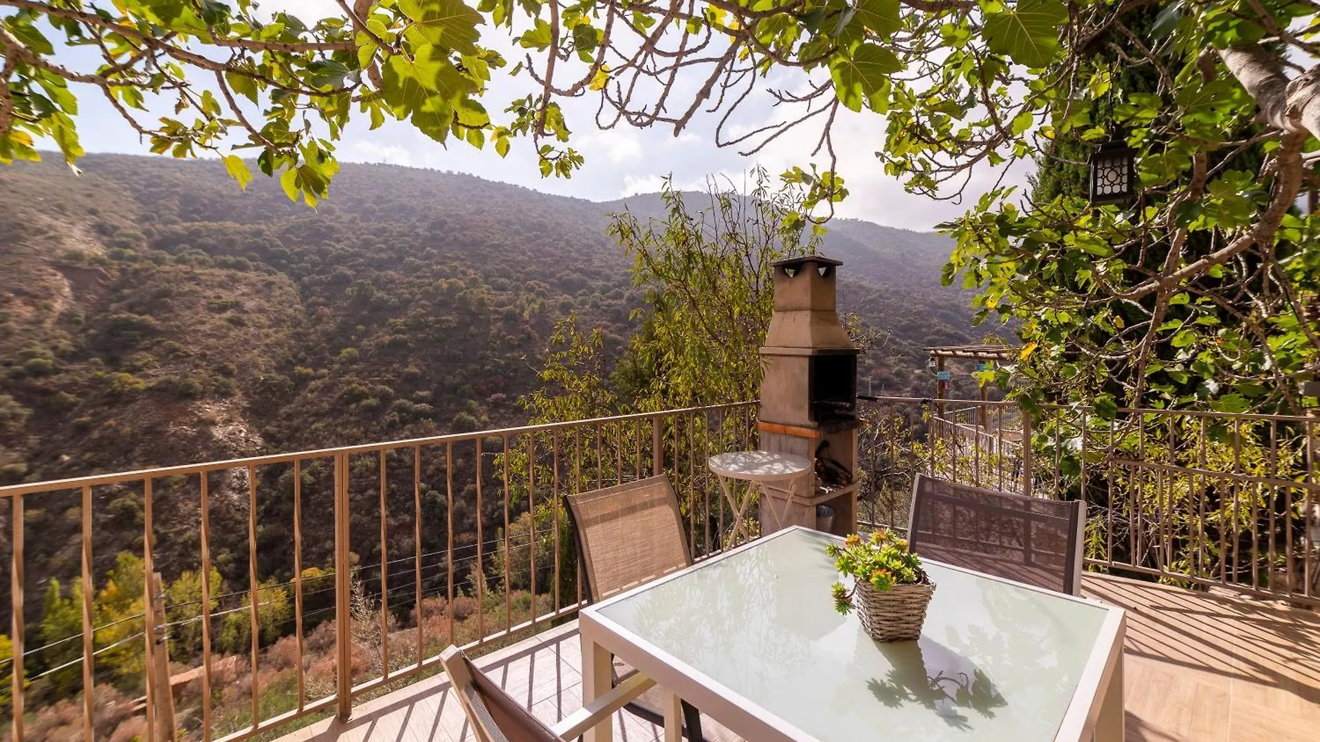 Affittacamere La Casa Al Reves Laroya Casa di campagna
